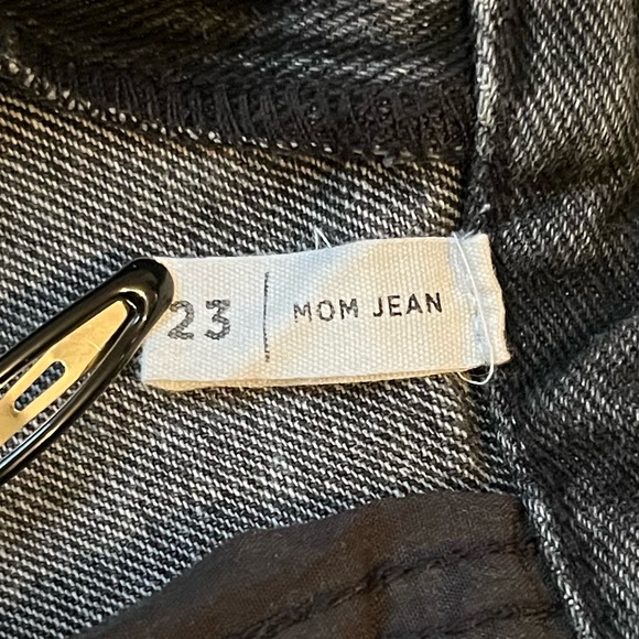 PacSun Hi-Rise Relaxed Fit Cropped Capri Mom Jean Faded Black Size 23 - Picture 7 of 11